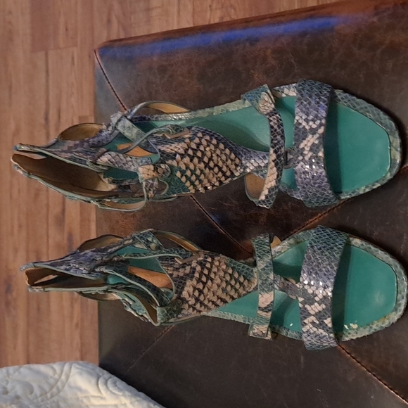 Womens BCBGMAXAZRIA Gladiator Style Sandals Size 8.5 - Picture 1 of 4